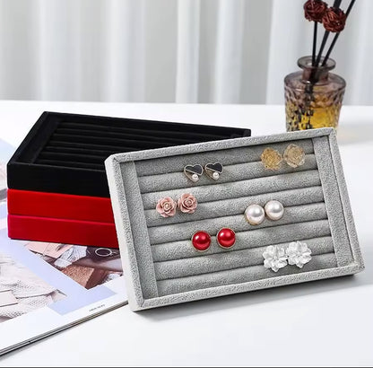 Graue Samt-Ringbox
