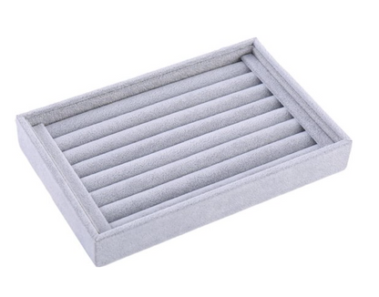 Graue Samt-Ringbox